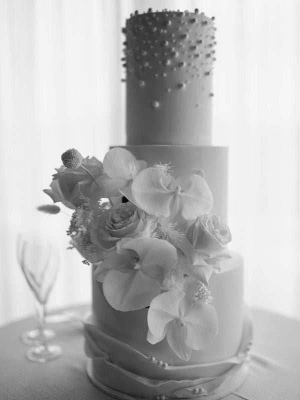 Handcrafted custom wedding cakes online Melbourne